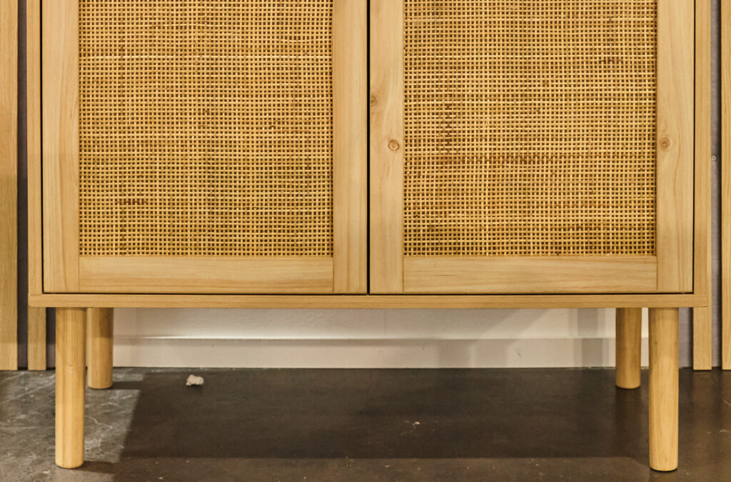 Armario Bajo Décor pino / rattan