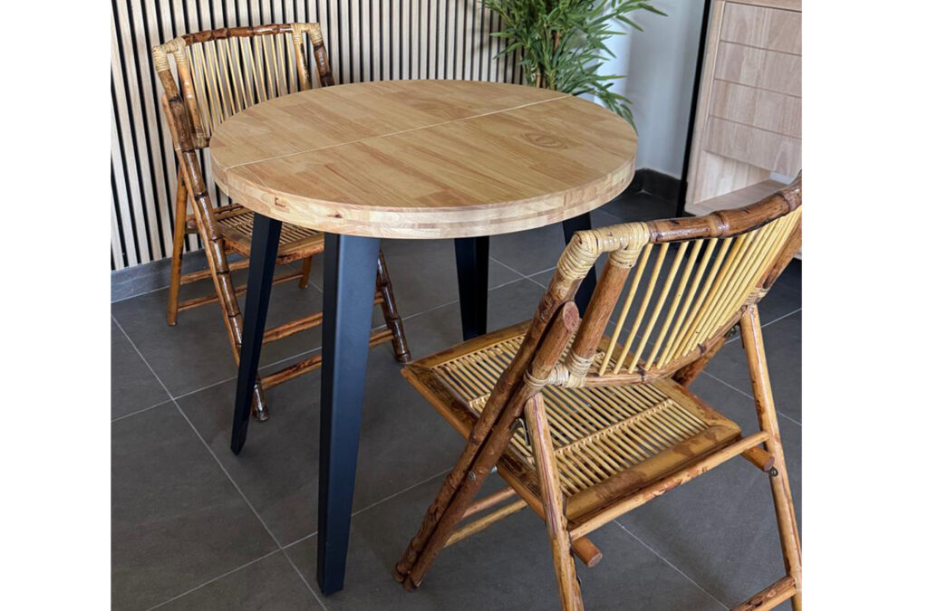 Mesa comedor redonda extensible BERG roble NORDISH / negro