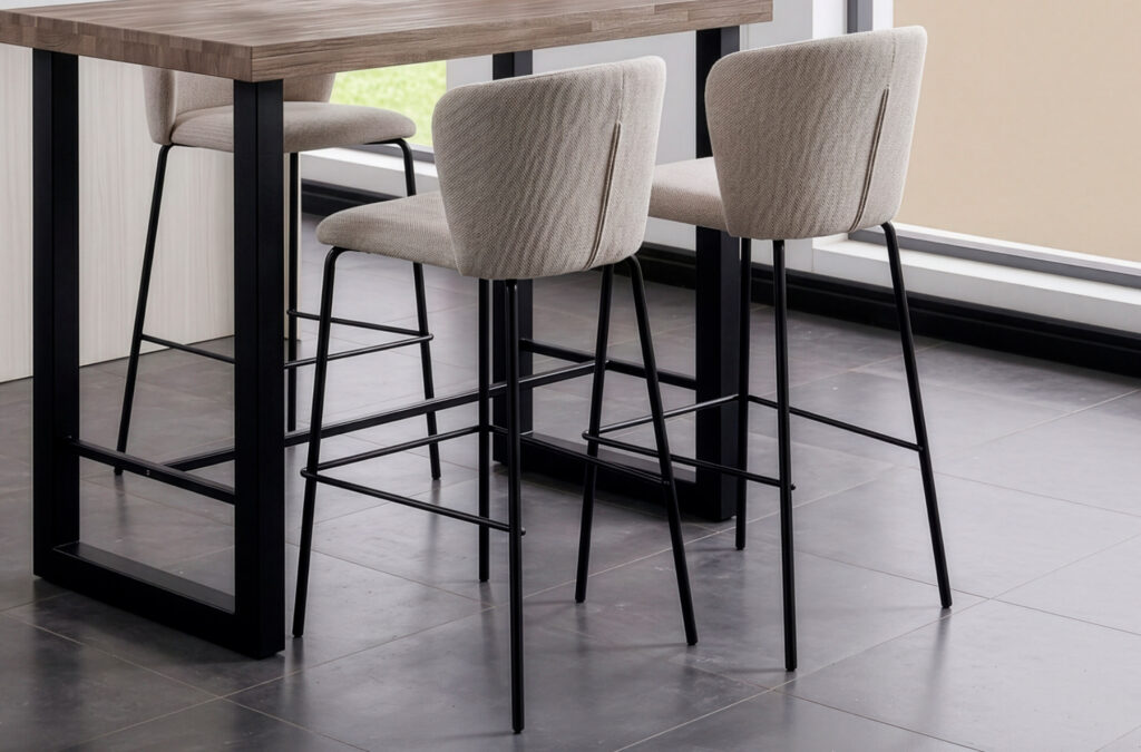 Taburete alto tapizado Margot 65 cm en tejido beige