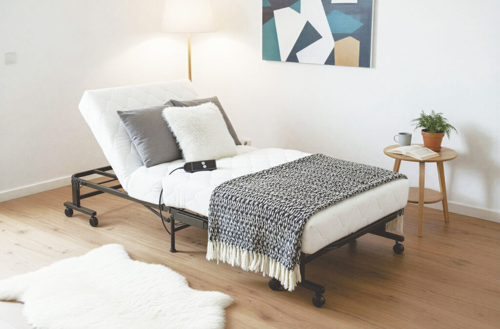 Cama supletoria plegable articulada y motorizada