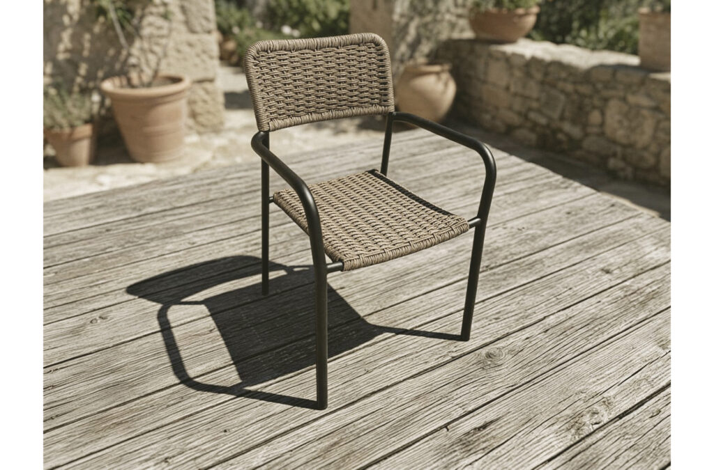 Silla de exterior Sava en mimbre negro