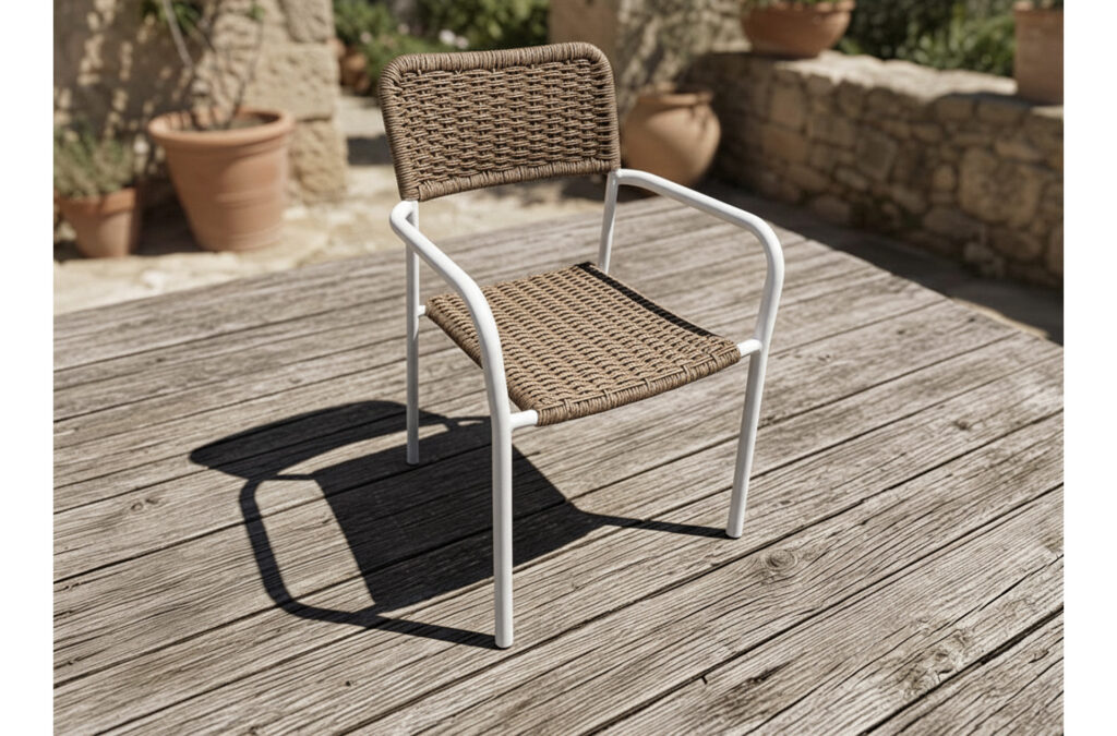 Silla de exterior Sava en mimbre blanco