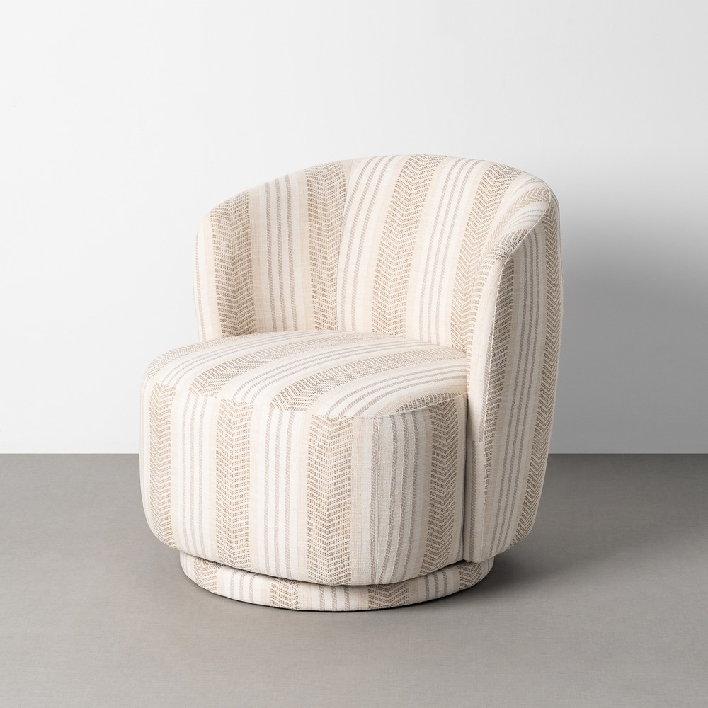 Sillón giratorio beige tejido y madera
